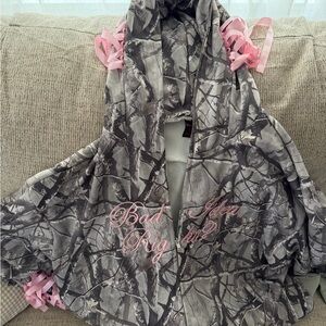 ROMWE Gray Camo Zip Hoodie with Pink Logo